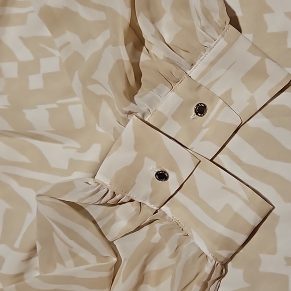 Calvin Klein | Beige and White Flowy Blouse - Picture 10 of 10